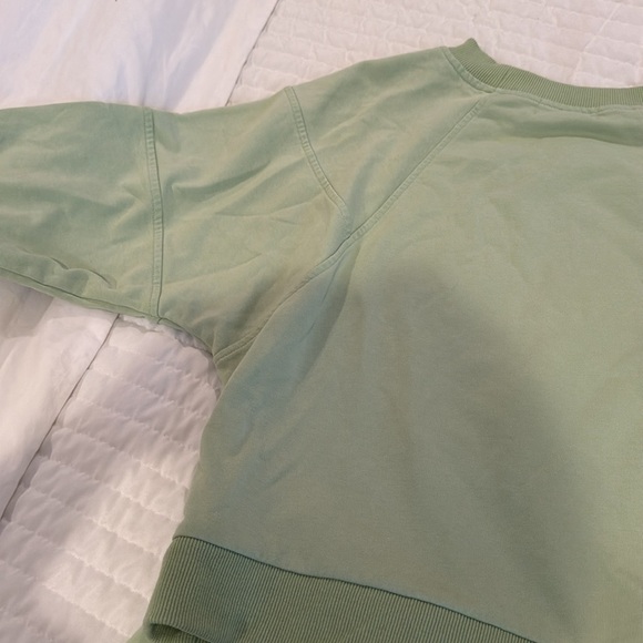 Sweatshirt and Shorts Set - Picture 5 of 6